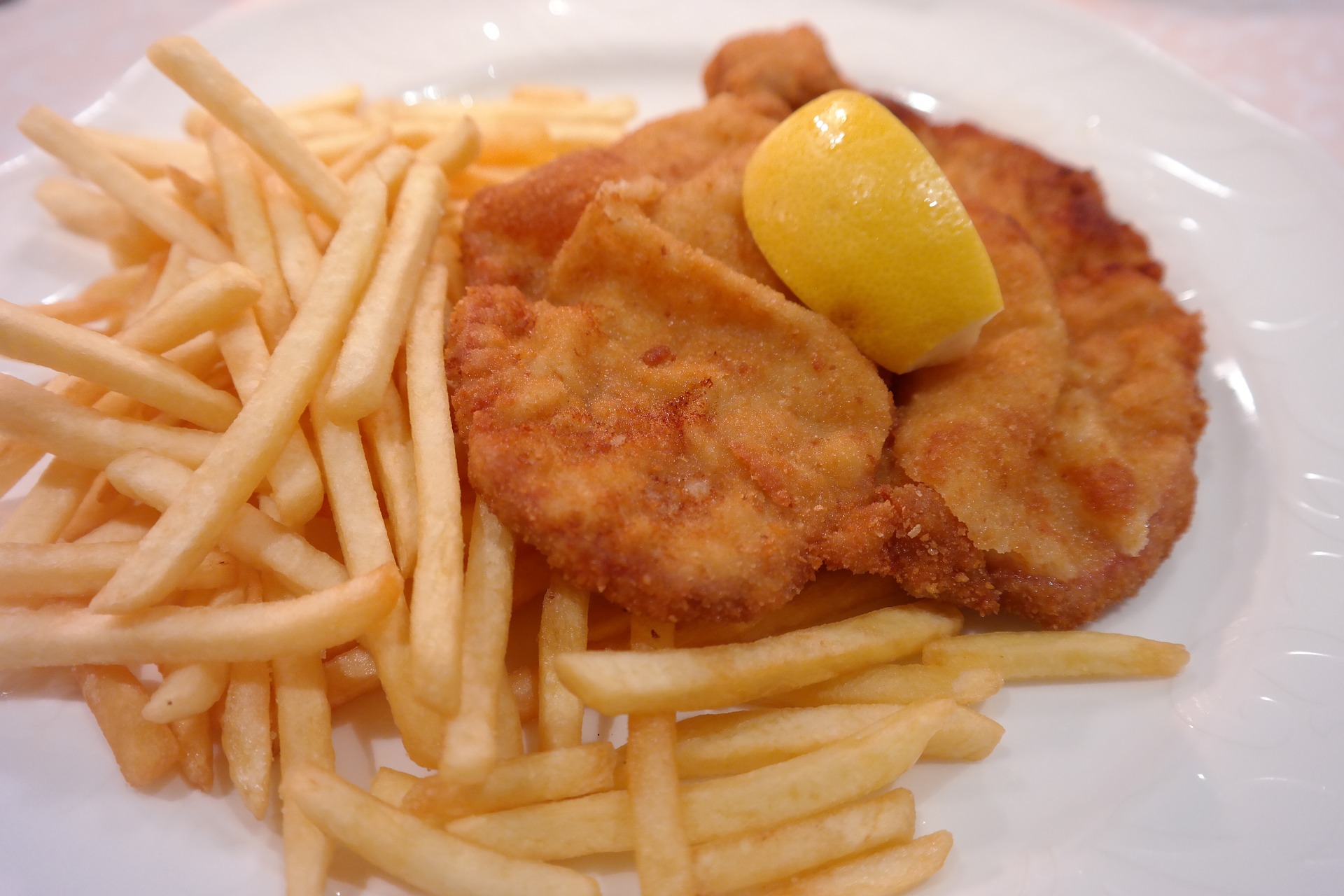 Die Kunst des Genusses: Eine Tiefenreise in das Schnitzel Wiener Art